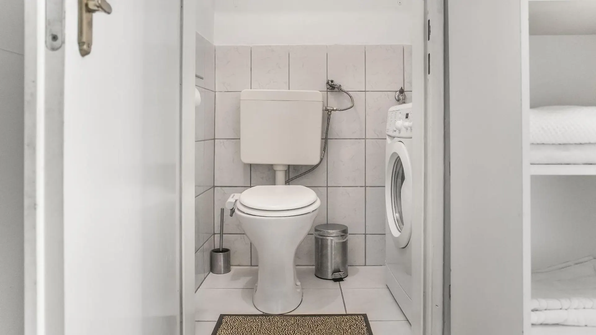 Cozy 1Br Apt Near Millenium Tower & Danube River Vienna 0*,